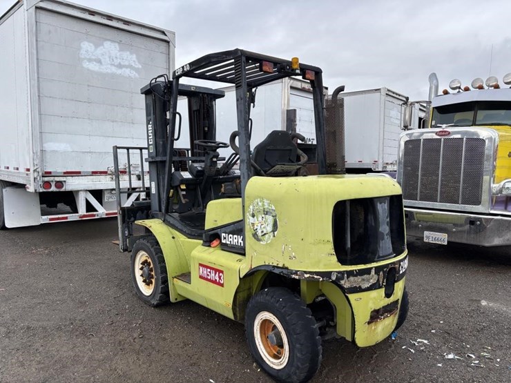 clark-cdp40-forklift-image-4