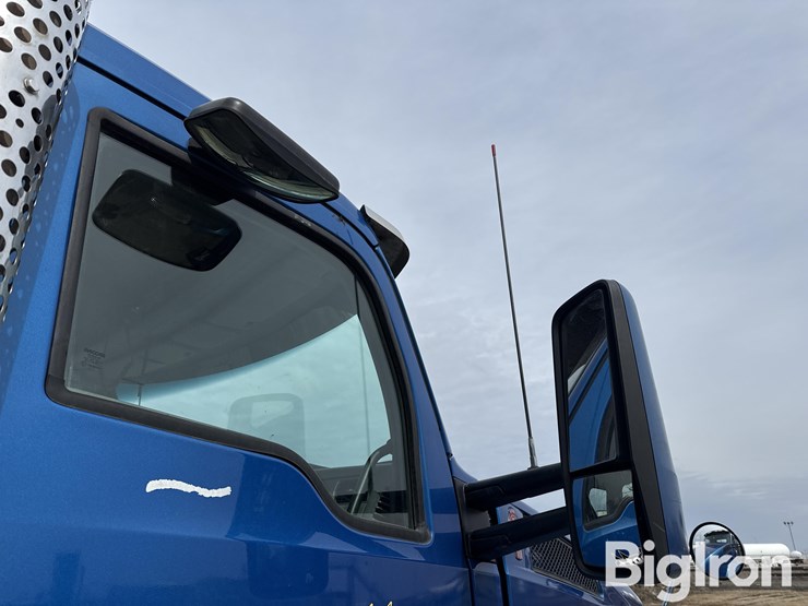 2016-kenworth-t880-image-18
