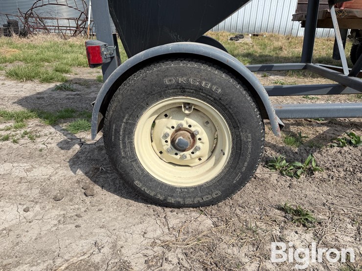 l-h-versa-tote-portable-feed-bin-image-17