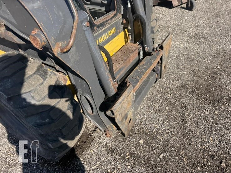 2018-new-holland-l220-image-5