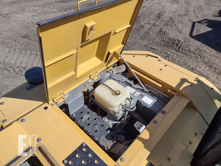 2014-deere-245g-lc-image-43