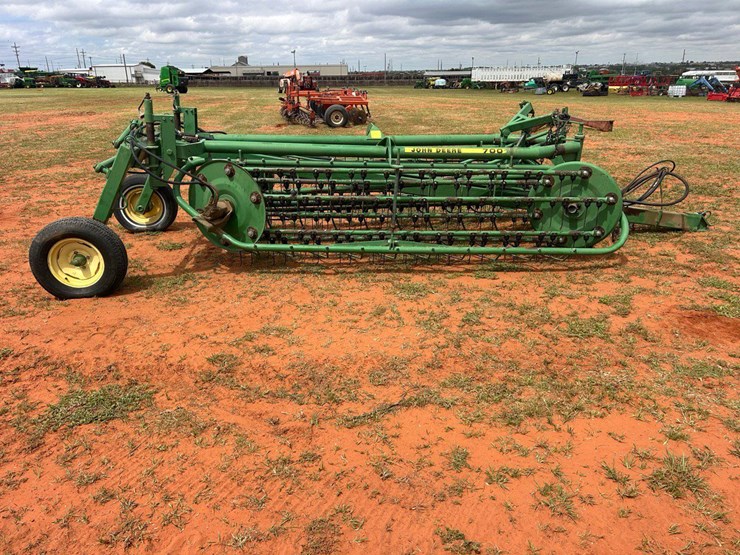 john-deere-700-image-2