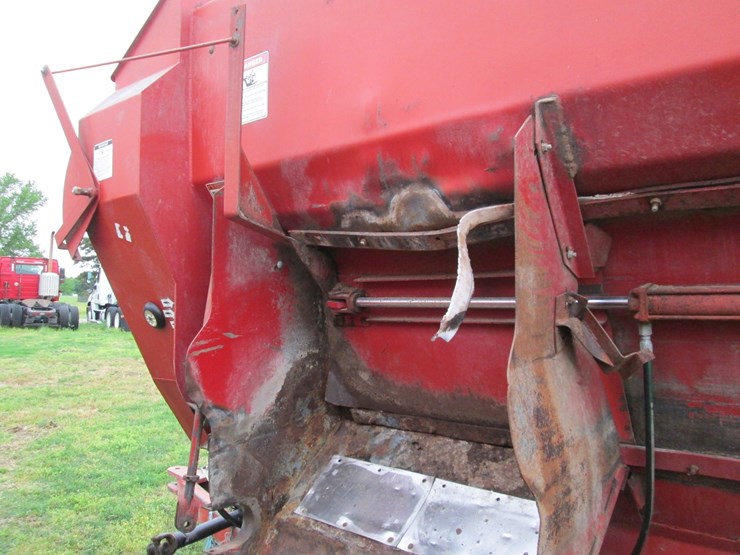 #46183-•-schuler-pull-type-feed-mixer-image-8