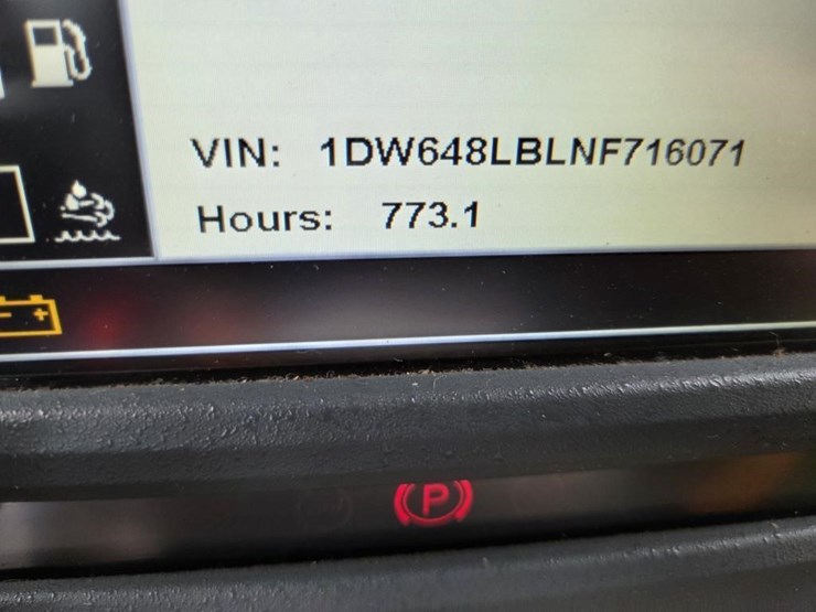 2022-deere-648l-image-8