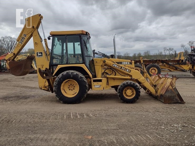 1995-deere-300d-image-3