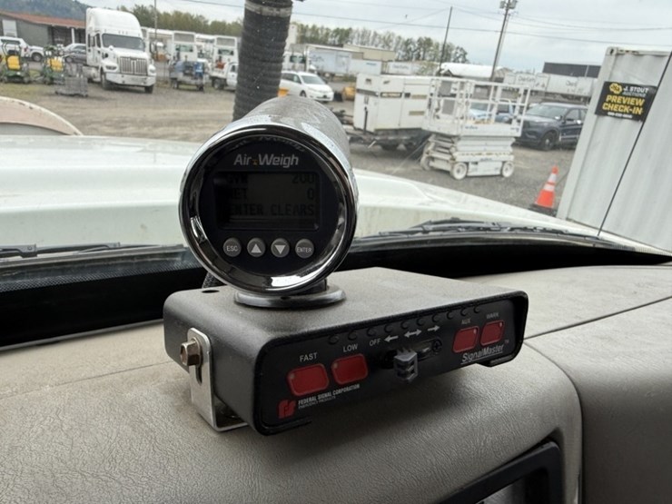 2012-international-7600-image-34