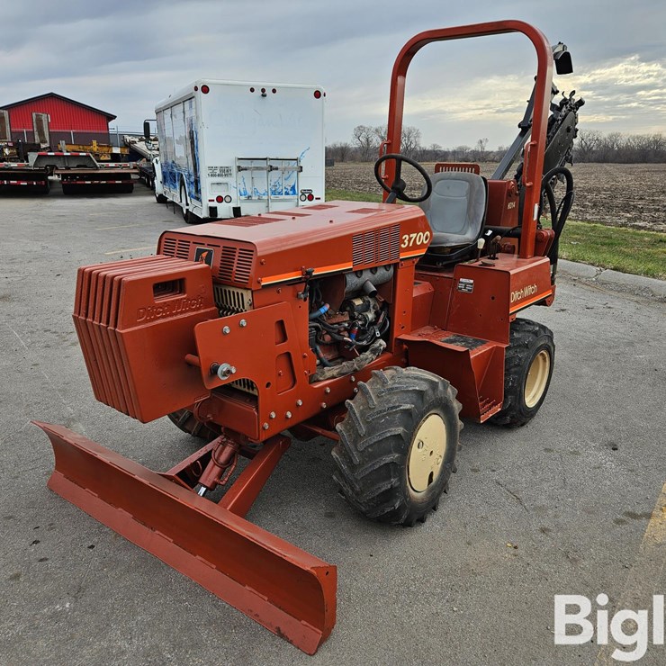2002 DITCH WITCH 3700DD