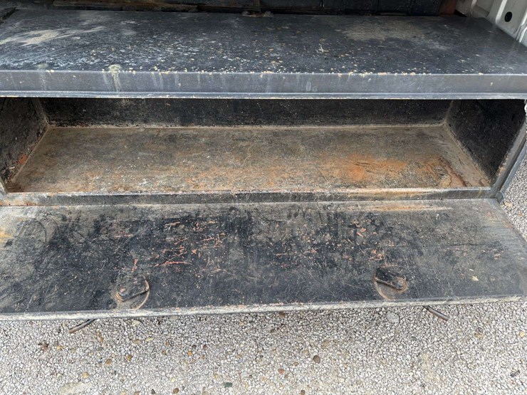 2009-ford-f550-image-25