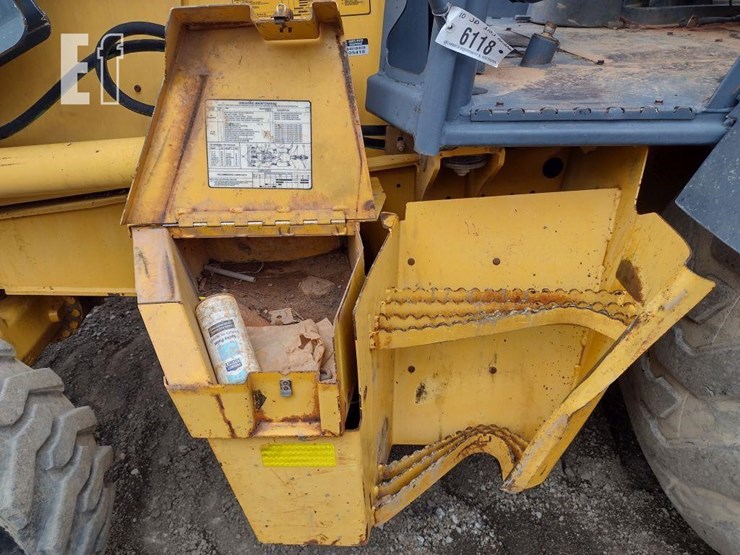 2010-deere-310j-image-17