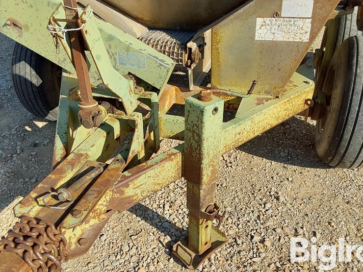 tyler-t/a-pull-type-fertilizer-spreader-image-13