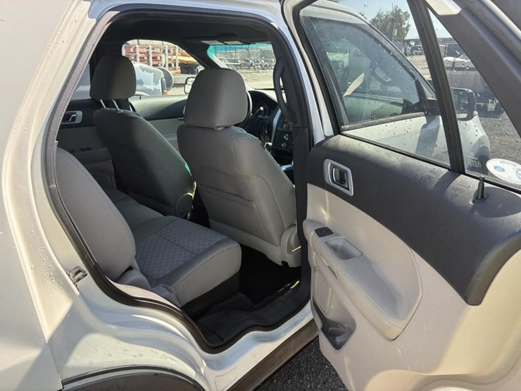 2012-ford-explorer-image-12