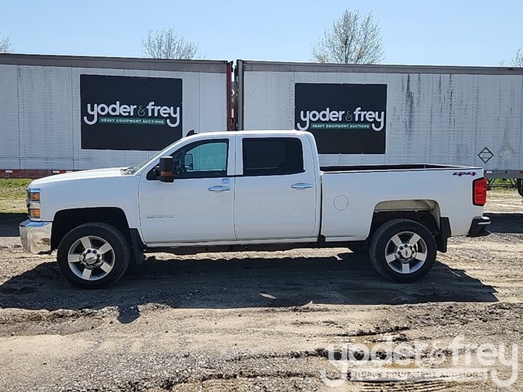 2017-chevrolet-silverado-2500hd-image-2