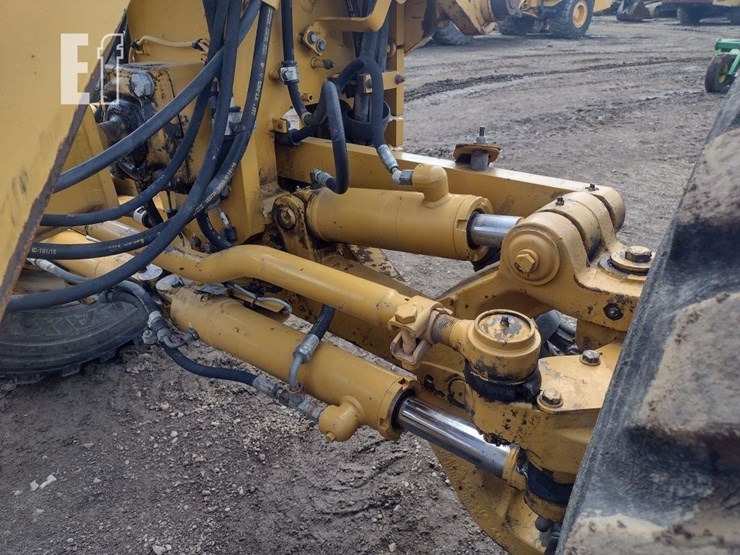 2010-caterpillar-120m-image-31