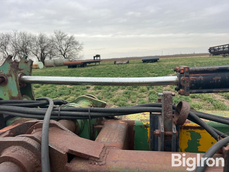 16r30-strip-tiller-image-10