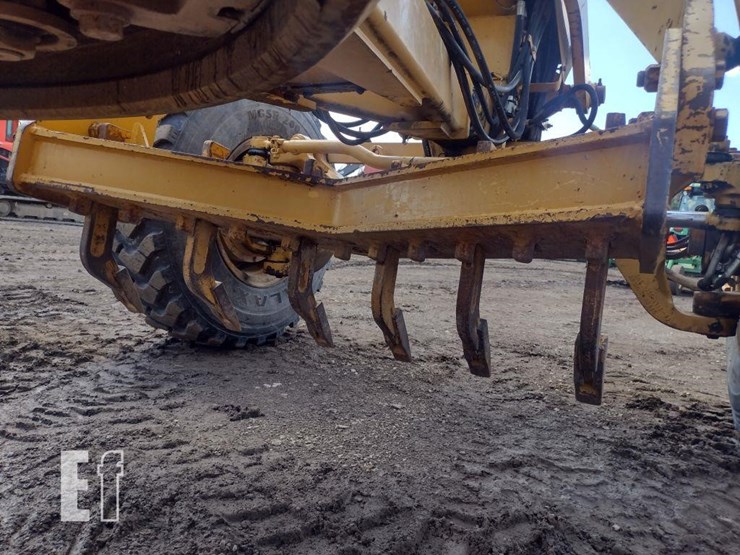 2010-caterpillar-120m-image-33