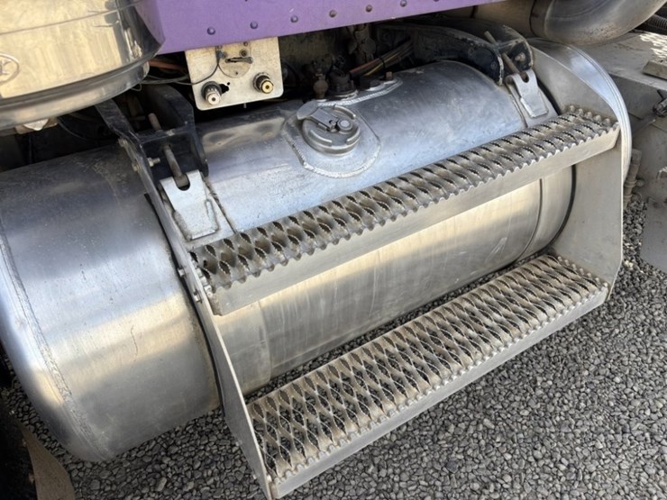 2000-peterbilt-378-image-22