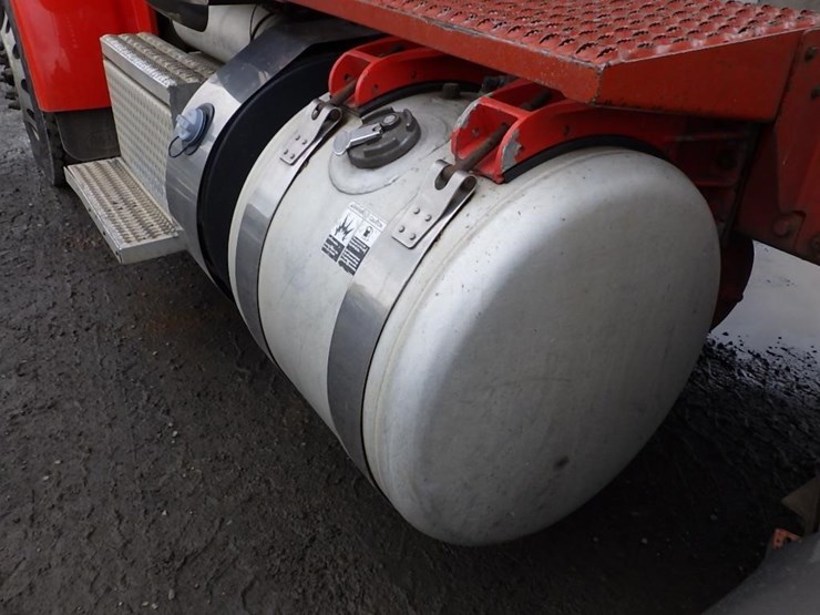 2016-peterbilt-3-axle-logging-truck-image-40