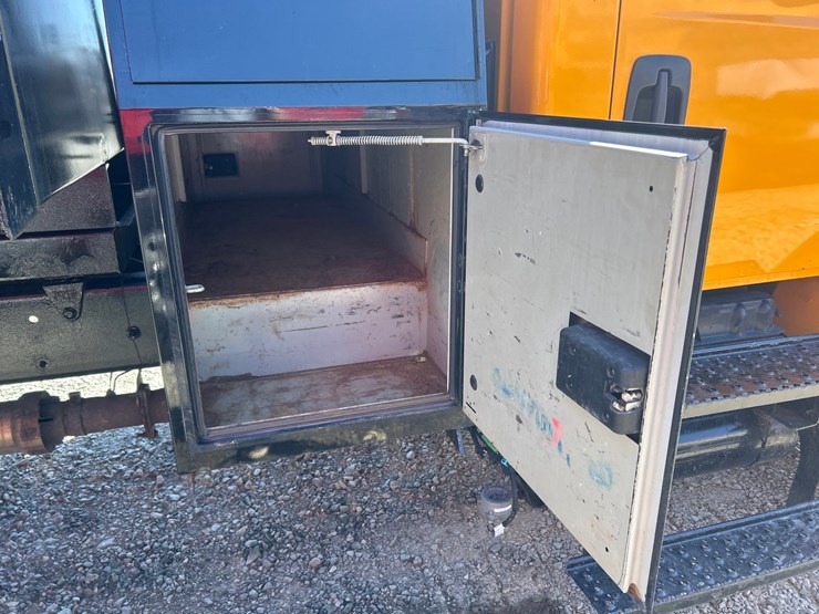 2013-international-durastar-4300-image-17