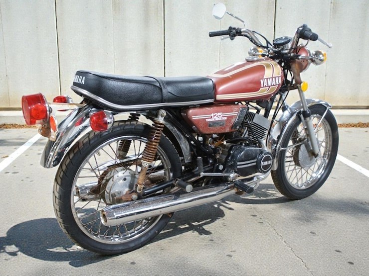 1975-yamaha-rd125-motorcycle-image-3