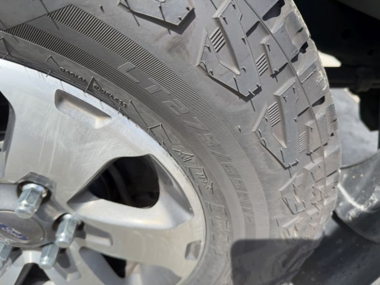 2014-ford-f150-xl-image-19