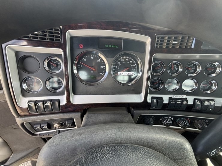 2013-kenworth-t800-image-31