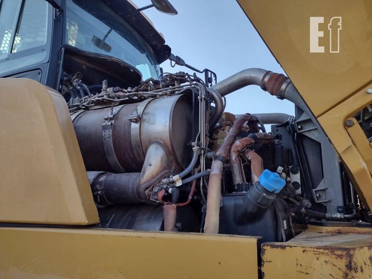 2019-caterpillar-745-image-36