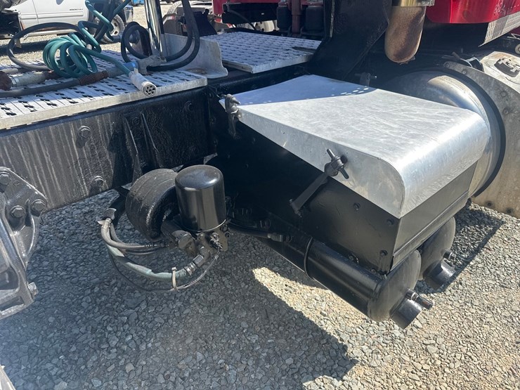 2008-peterbilt-386-image-25