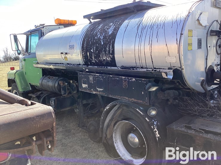 1981-ford-9000-image-8