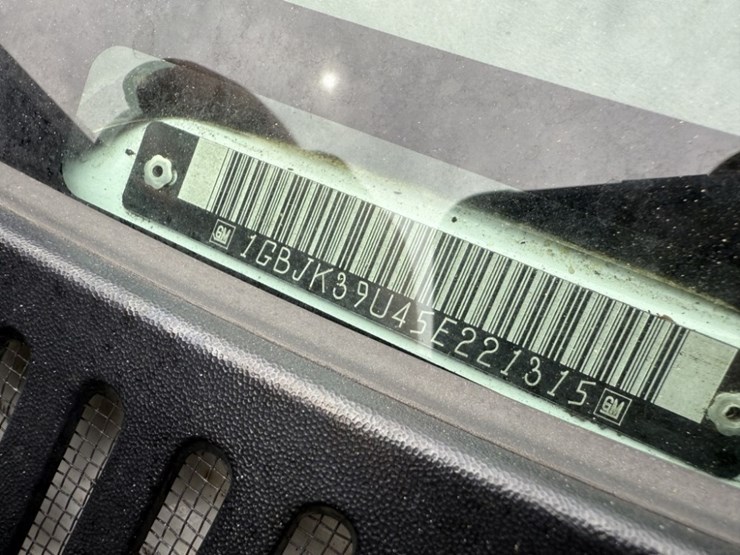 2005-chevrolet-silverado-3500-image-9