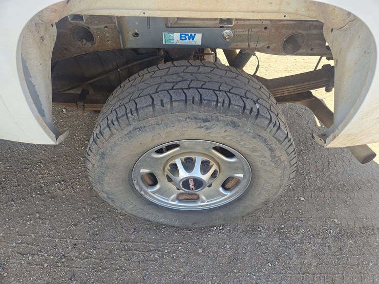2011-gmc-sierra-2500-image-5