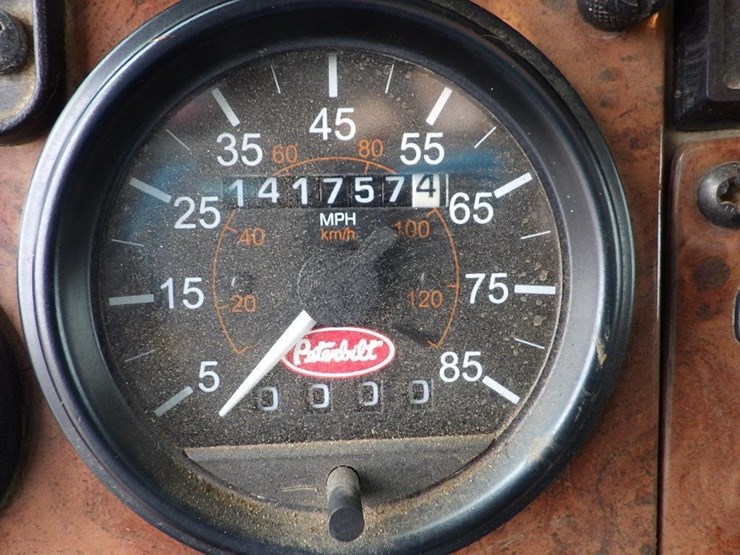 2005-peterbilt-pb330-22'-t/a-fuel-lube-truck-image-71