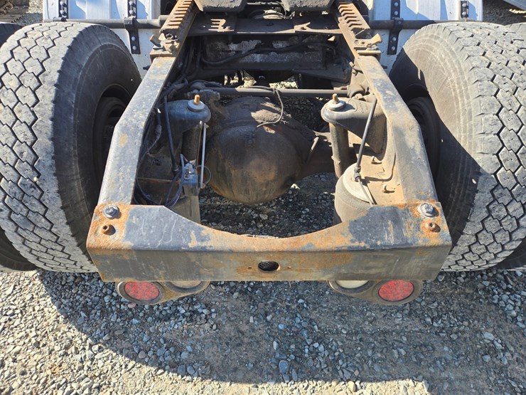 2013-peterbilt-386-image-29