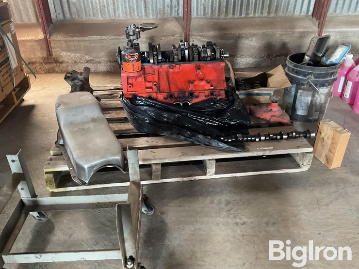 gm-small-block-v-8-gas-engine-image-2