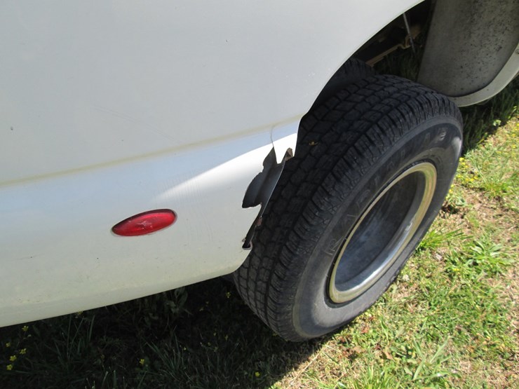 2001-chevrolet-3500-image-11