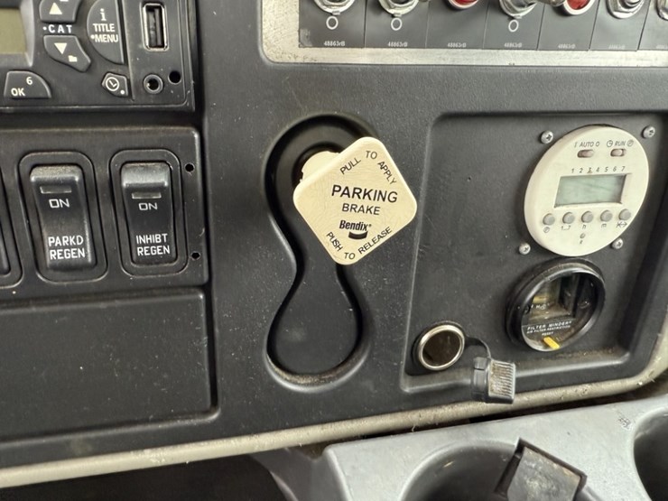 2012-international-7600-image-37