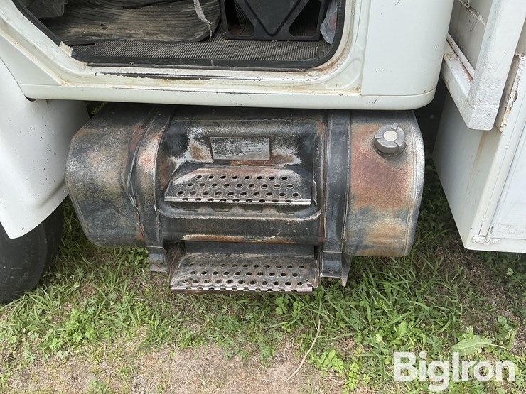 1997-international-4700-image-9