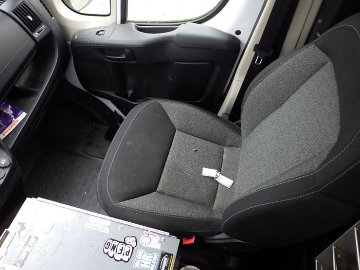 2021-dodge-1500-image-38