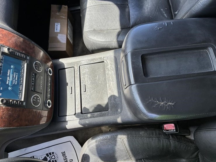 2007-chevrolet-suburban-image-17