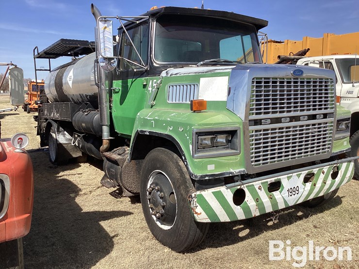 1981-ford-9000-image-3