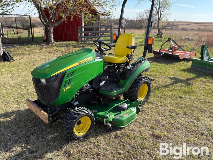 2013-john-deere-1025r-image-1