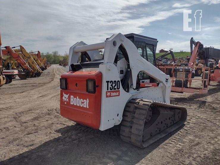 2009-bobcat-t320-image-35