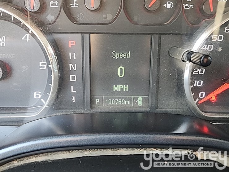 2017-chevrolet-silverado-2500hd-image-30