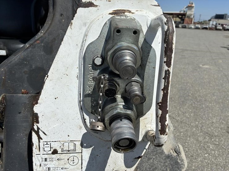 2018-bobcat-s570-image-6