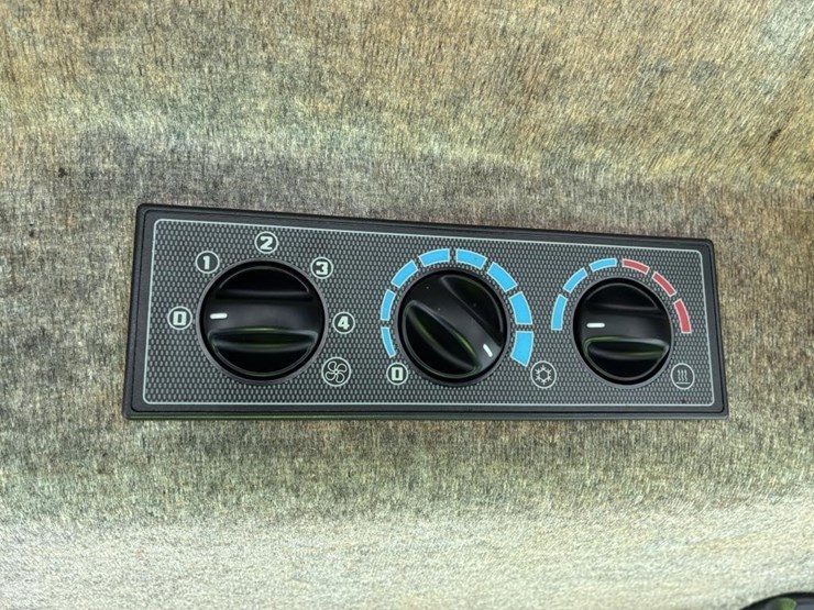 2008-massey-ferguson-6485-image-28