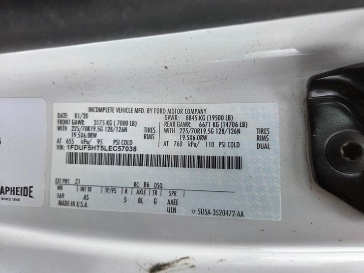 2022-ford-f550-image-11