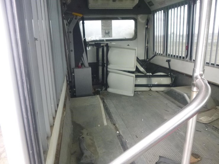 2009-chevrolet-3500-image-14