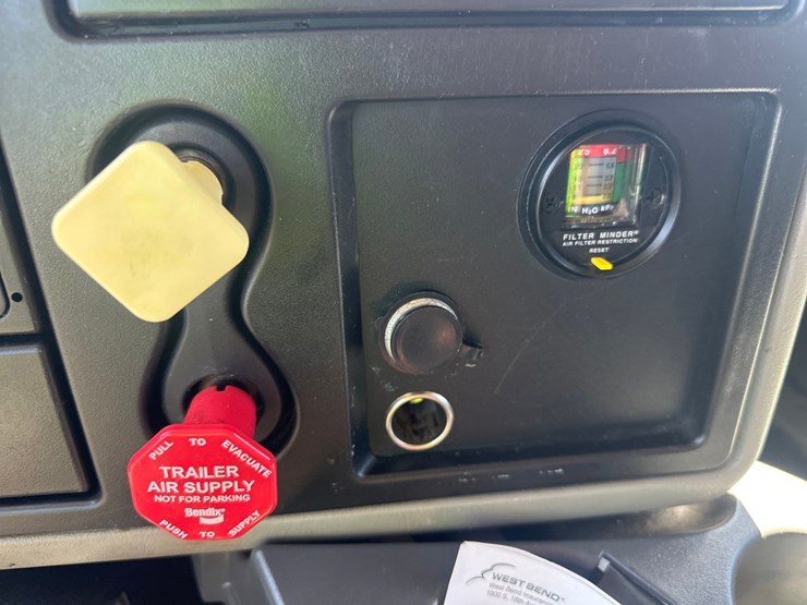 2012-international-7600-image-30