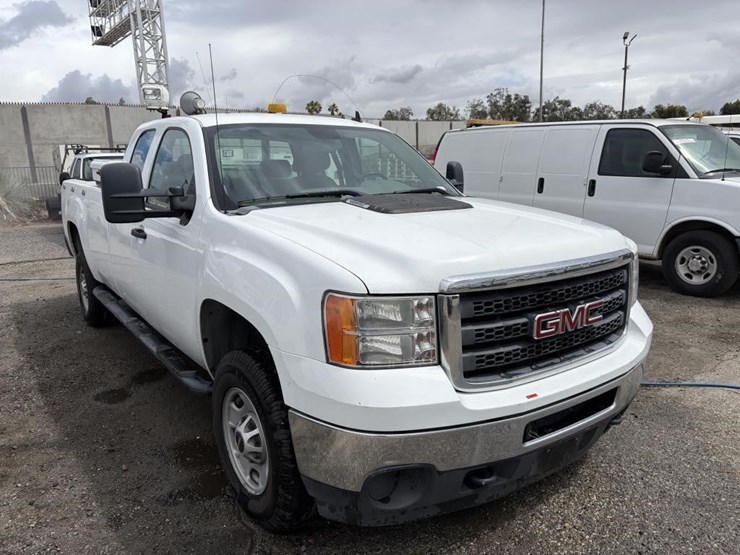 2012-gmc-sierra-2500-image-2