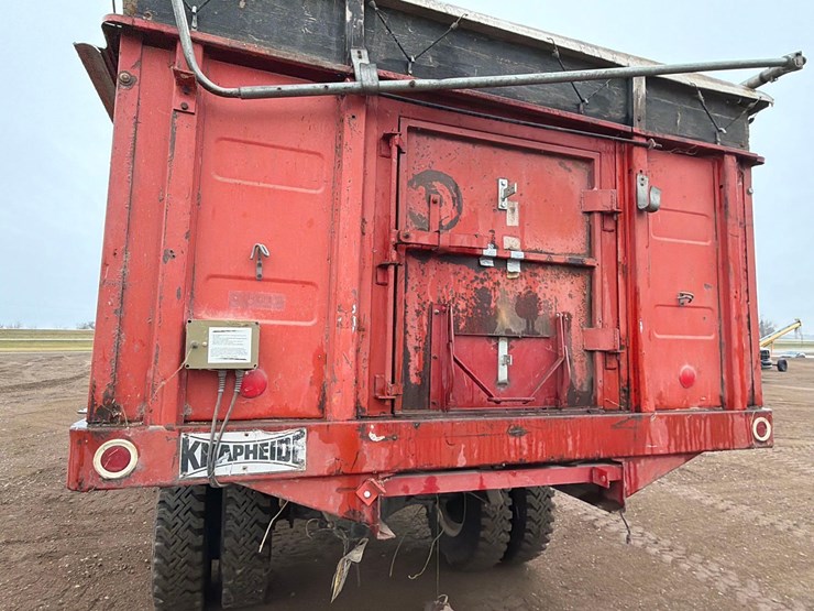 ford-f700-image-15