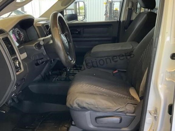 2012-dodge-3500-image-23